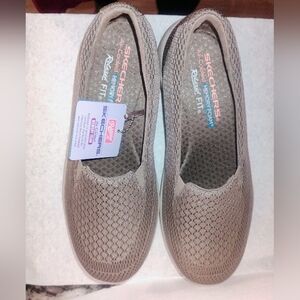 Skechers Women's Taupe Mesh Slip-On Flats Sz 6 NWT